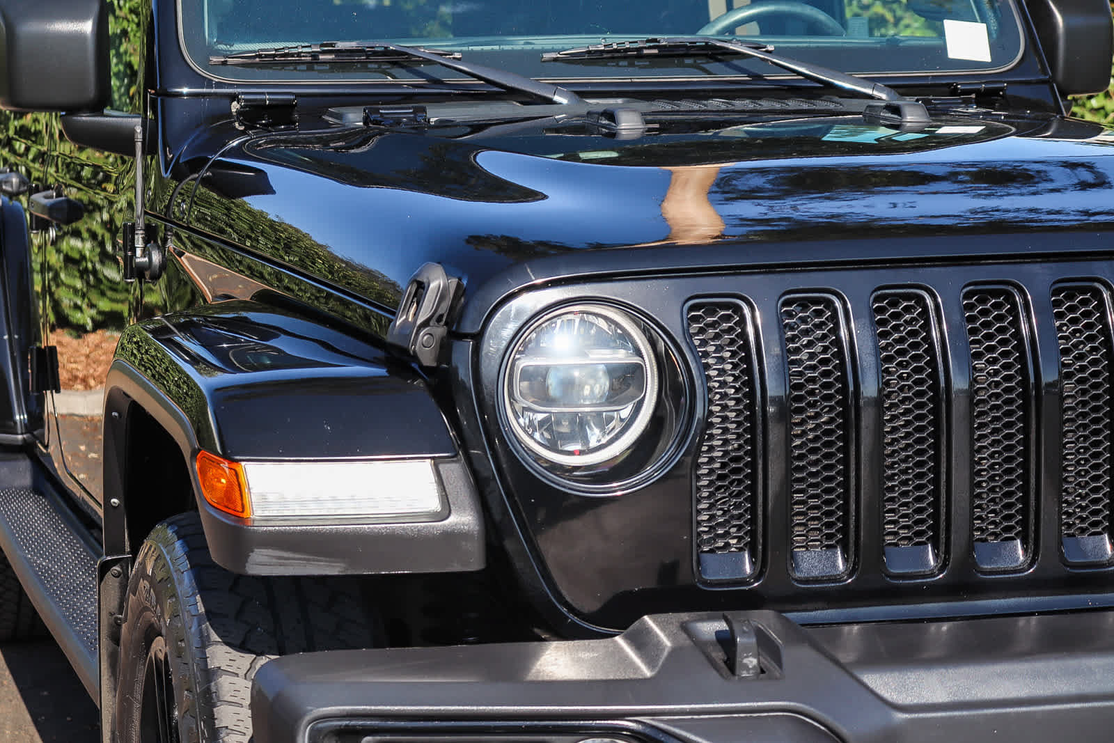 Used 2022 Jeep Wrangler Unlimited Sahara AWD/4WD image 4
