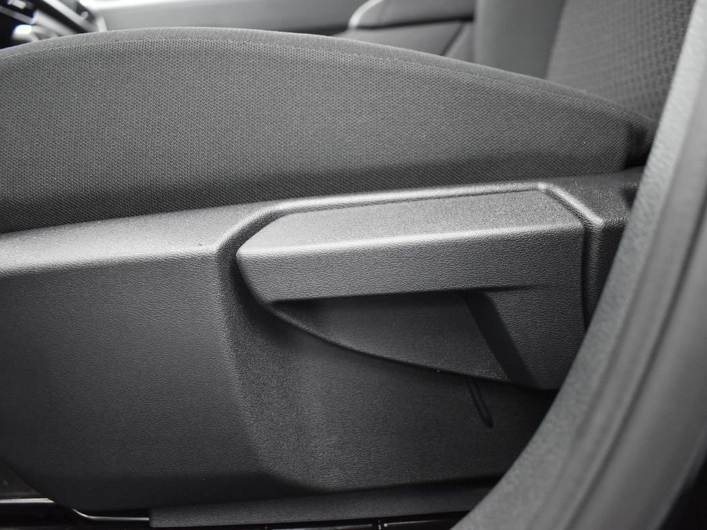 Used 2025 Nissan Kicks S image 26