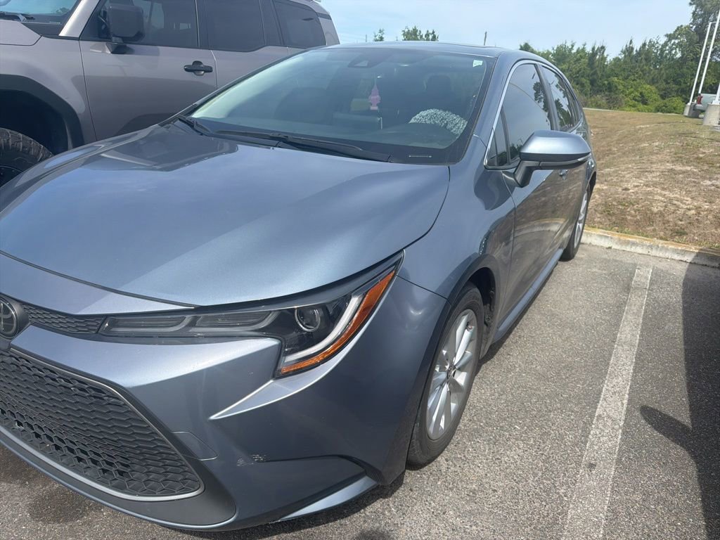Used 2022 Toyota Corolla XLE FWD image 3