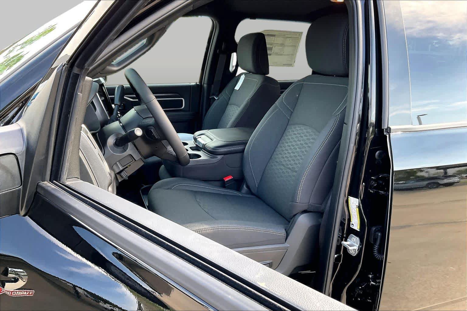 New 2027 RAM 3500 Big Horn AWD/4WD image 9