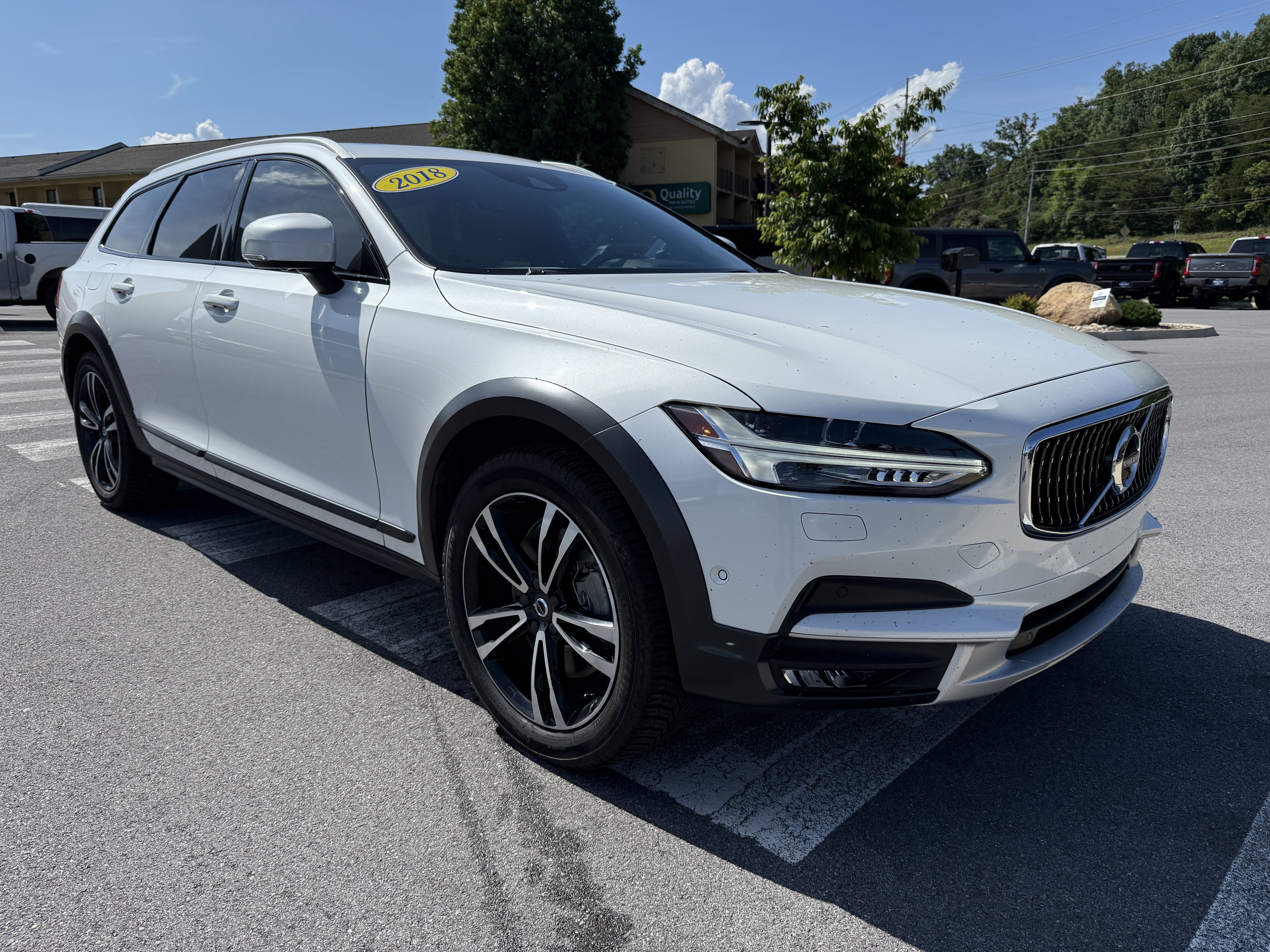 Used 2018 Volvo V90 T5 Cross Country w/ Convenience Package AWD/4WD image 3