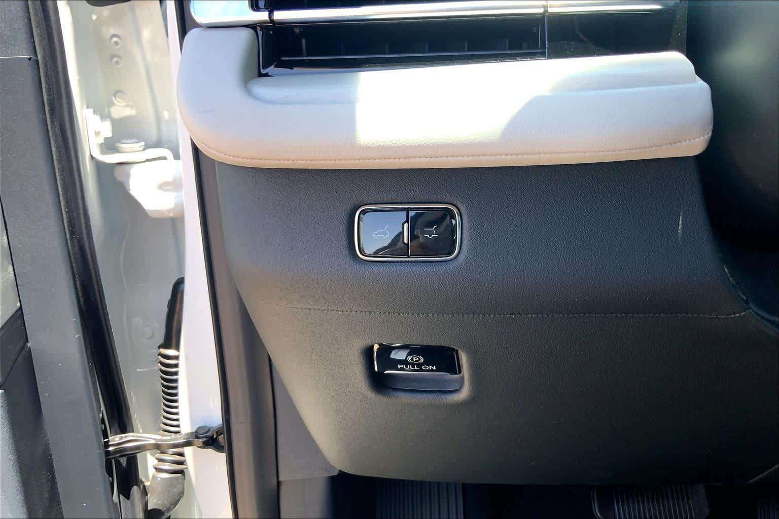 New 2026 Lincoln Navigator L Premier AWD/4WD image 20