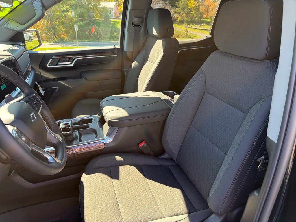 New 2026 Chevrolet Silverado 1500 RST w/ Dark Appearance Package AWD/4WD image 9