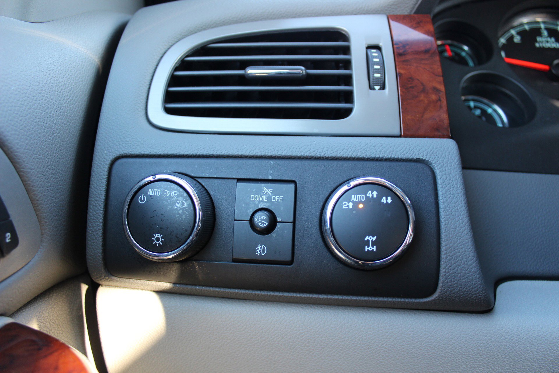 Used 2013 Chevrolet Tahoe LTZ image 22