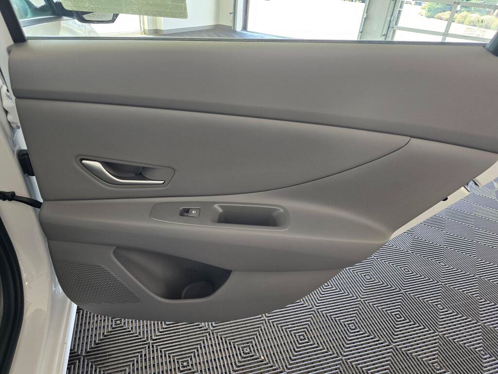 New 2026 Hyundai Elantra Sport FWD image 38
