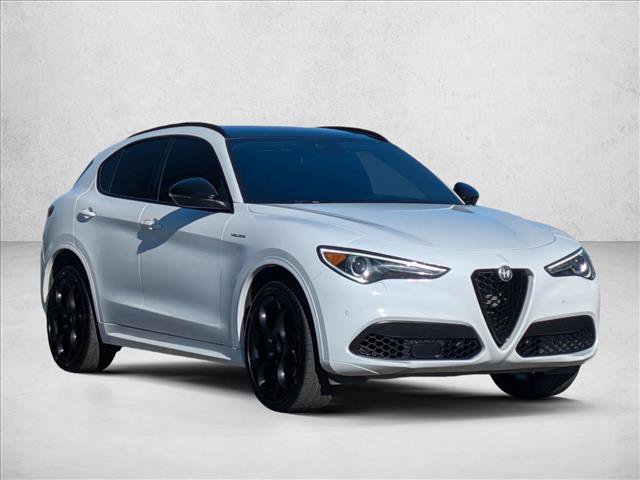 Used 2022 Alfa Romeo Stelvio Veloce image 3