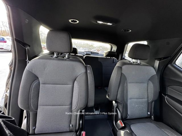 Used 2023 Chevrolet Traverse LT w/ Rear Camera Mirror Package image 17