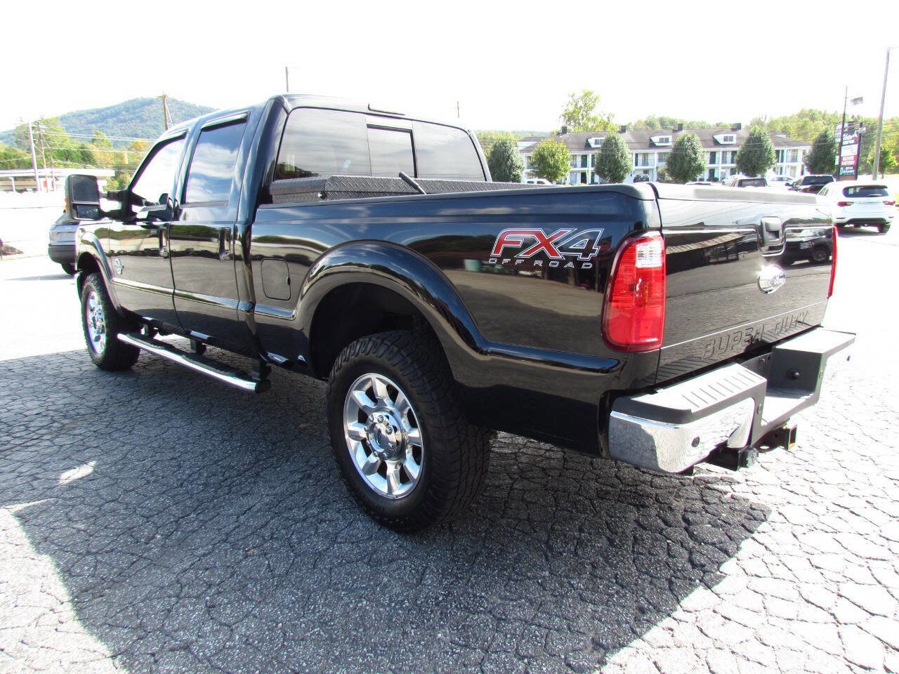 Used 2016 Ford F250 Lariat w/ Lariat Interior Package image 5