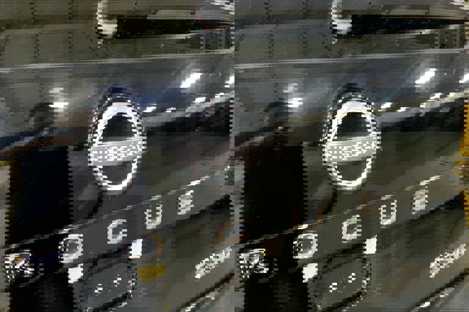 Used 2023 Nissan Rogue SV image 31