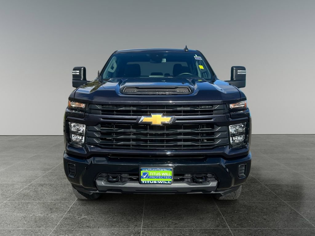 Used 2024 Chevrolet Silverado 2500 Custom w/ Custom Value Package image 2