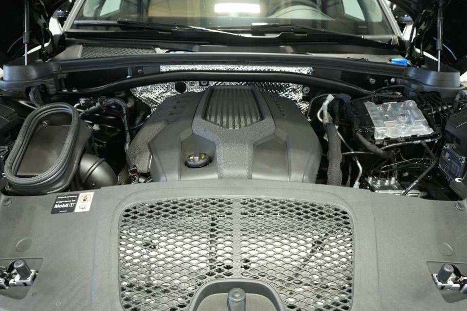 Certified 2026 Porsche Macan AWD/4WD image 30