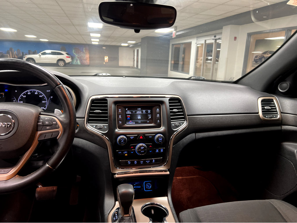 Used 2017 Jeep Grand Cherokee Laredo w/ Quick Order Package 23E AWD/4WD image 33