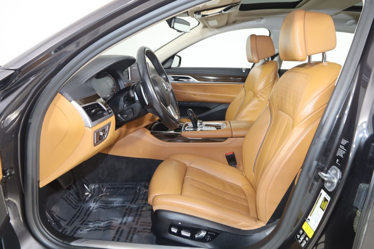 Used 2020 BMW 750i xDrive AWD/4WD image 13