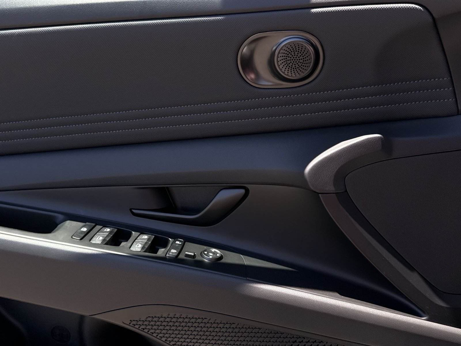 New 2026 Hyundai Elantra Sport FWD image 30