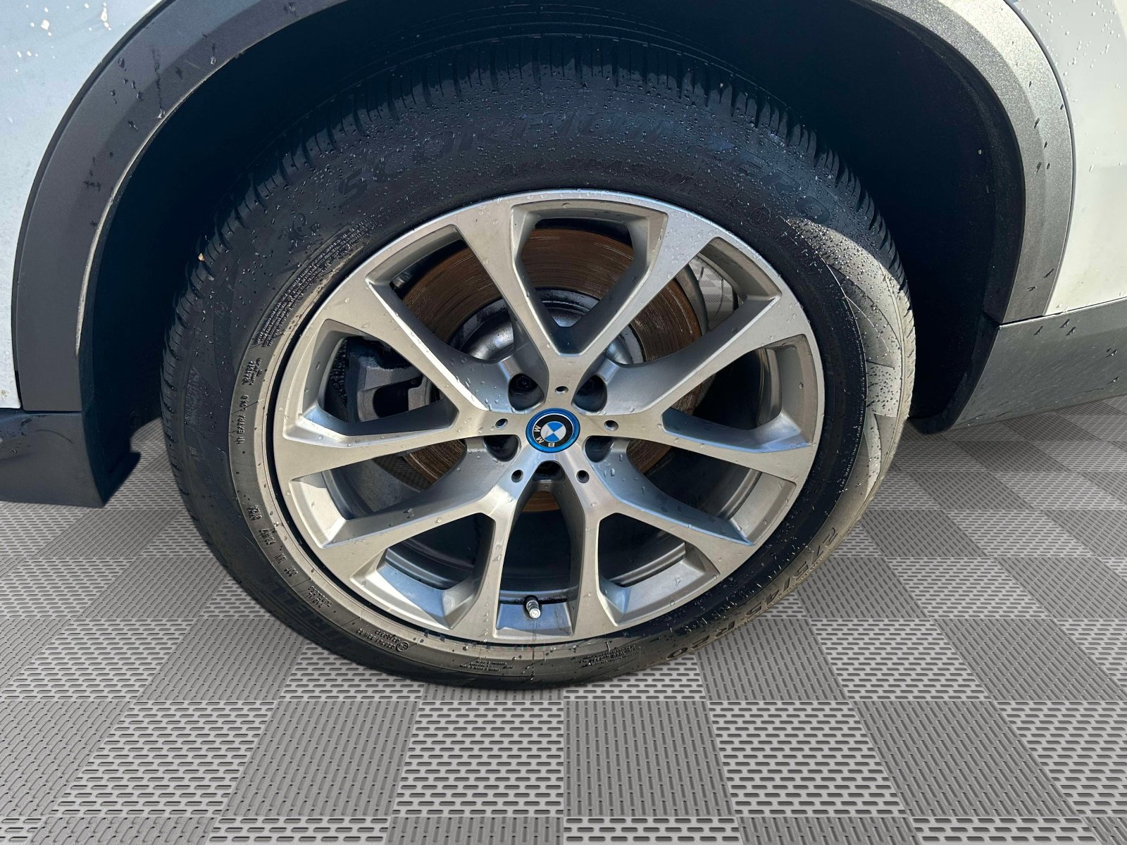 Used 2025 BMW X5 xDrive50e image 36