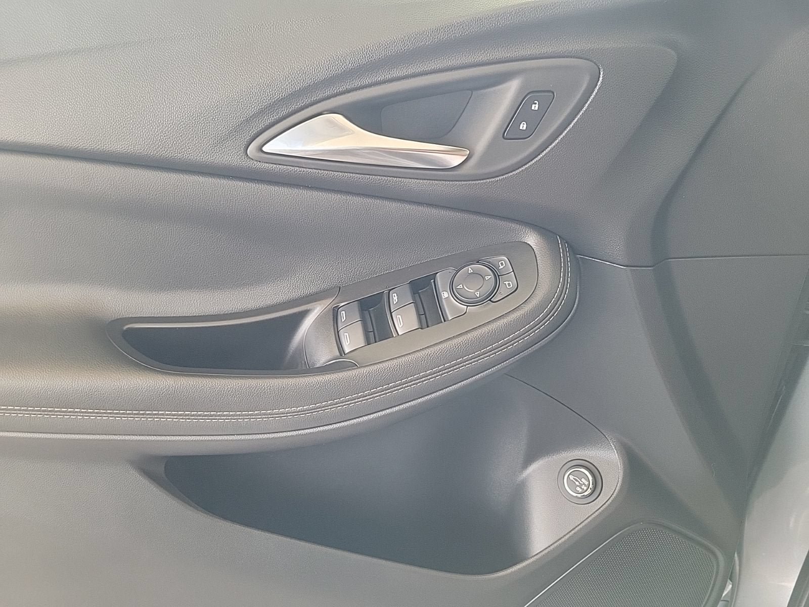 Used 2024 Buick Encore GX Sport Touring w/ Comfort Package FWD image 17