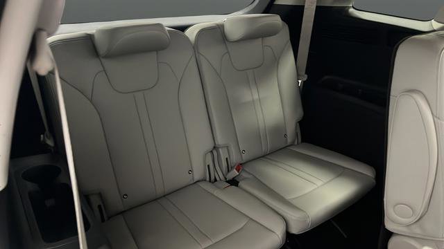 Used 2025 Kia Sorento EX image 9