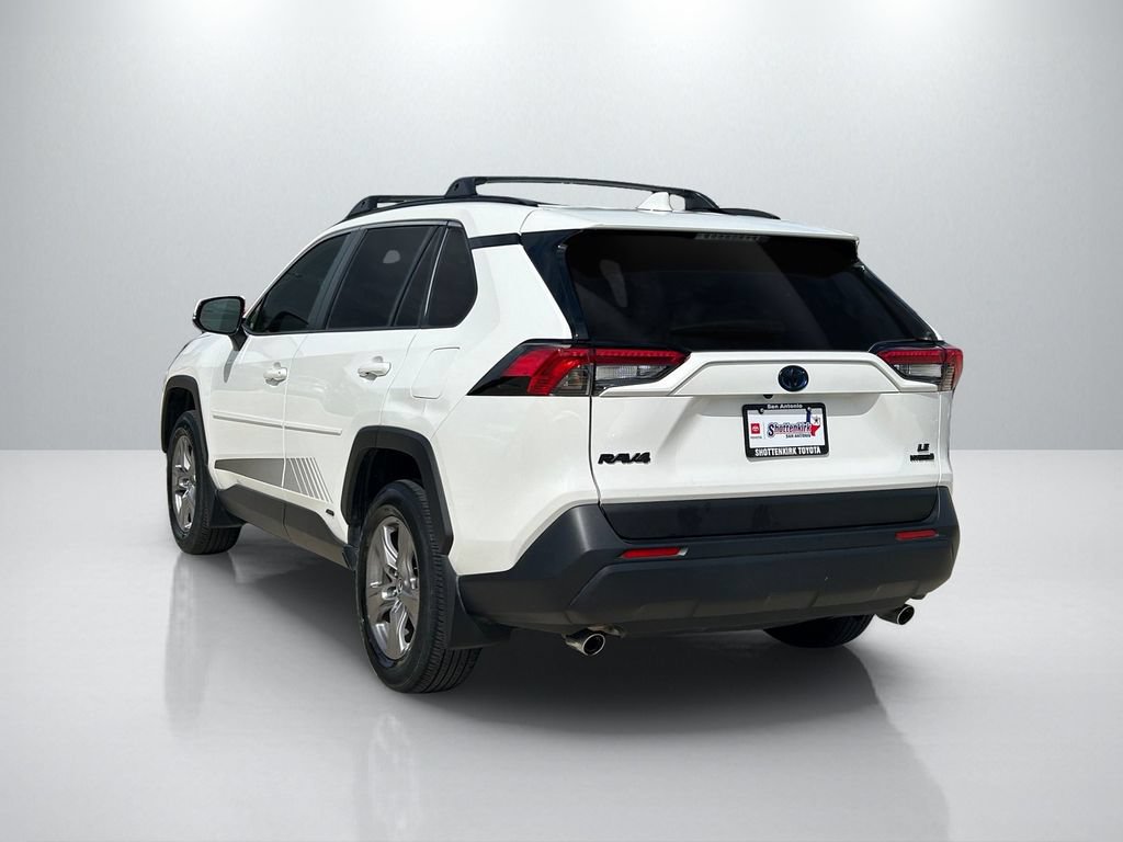 Used 2022 Toyota RAV4 LE AWD/4WD image 7