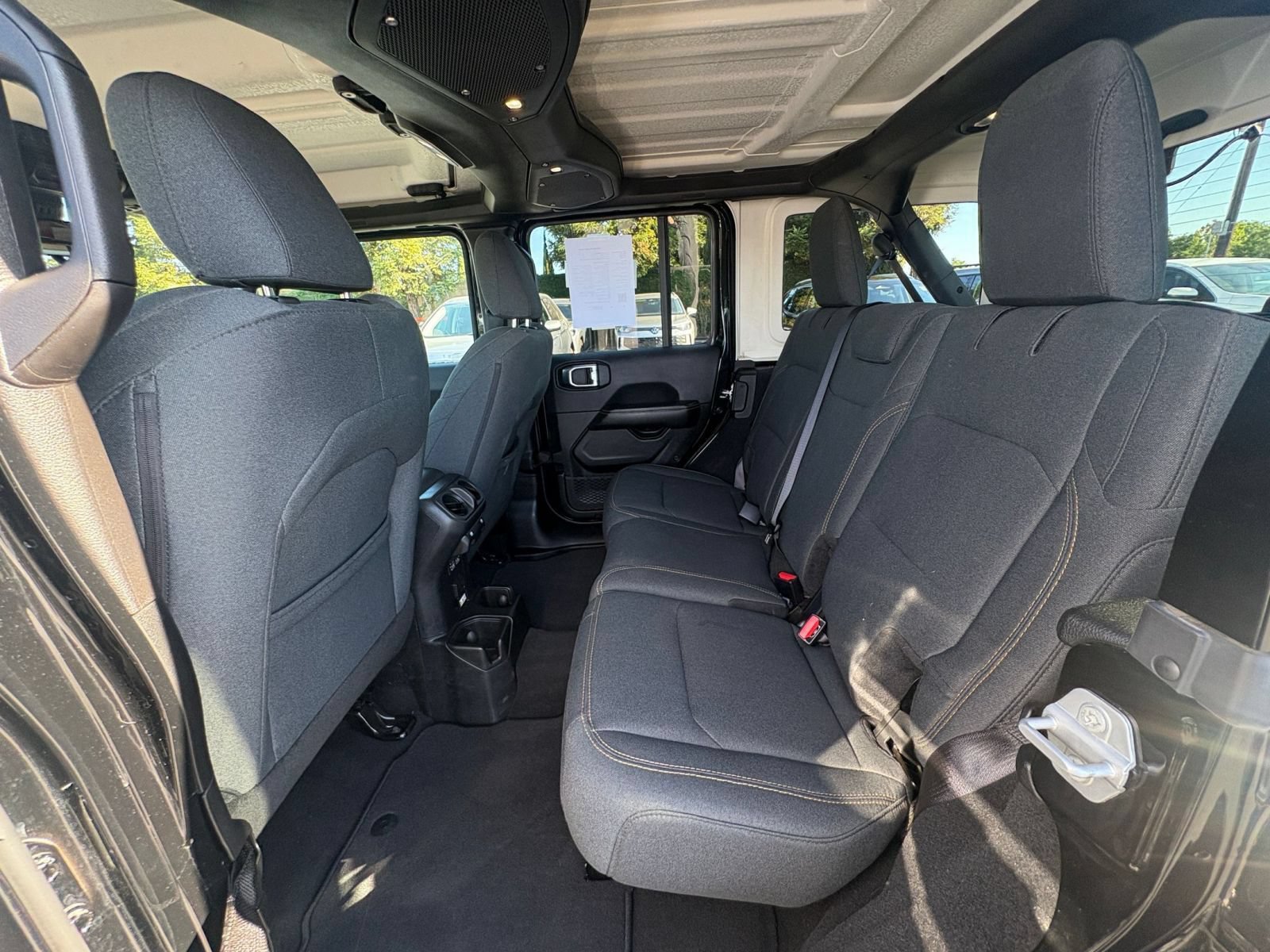 Used 2025 Jeep Wrangler Unlimited Sahara AWD/4WD image 25