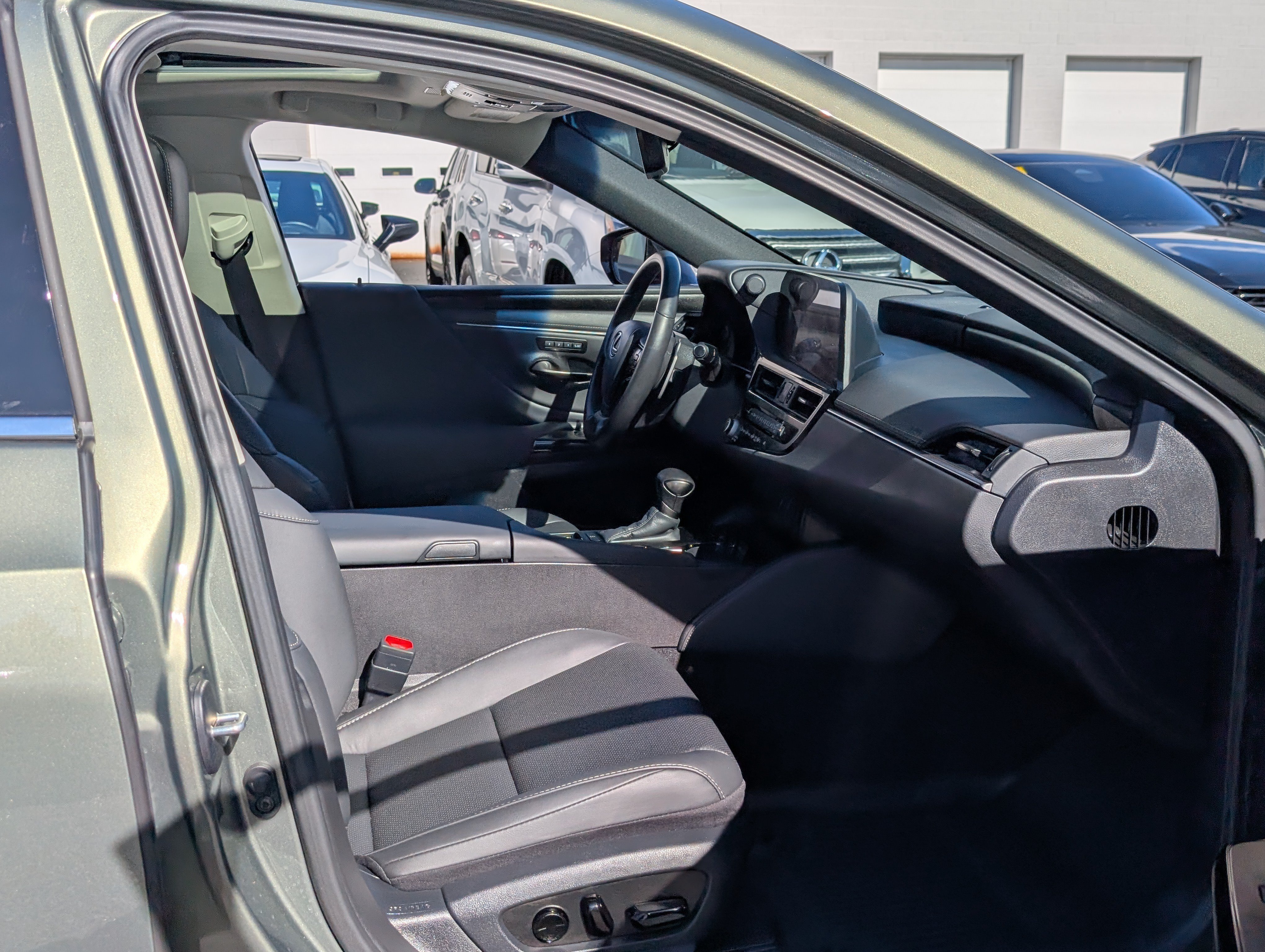 Certified 2025 Lexus ES 350 w/ Premium Package FWD image 11
