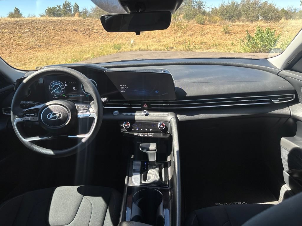 Used 2024 Hyundai Elantra Blue FWD image 20