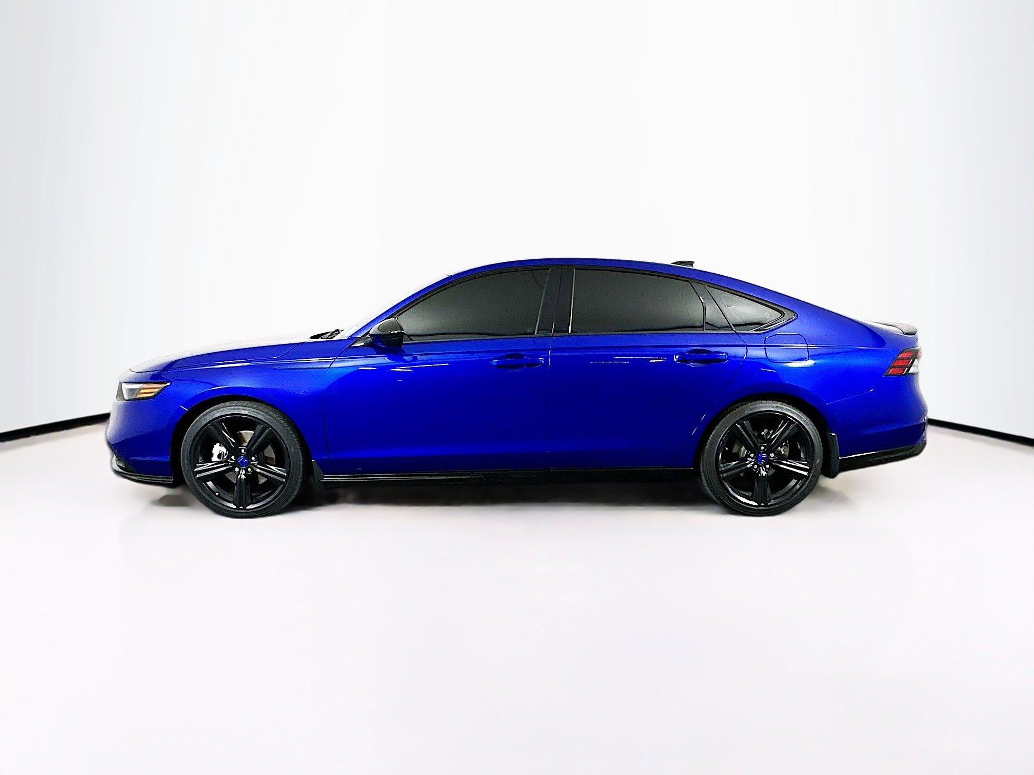 Used 2023 Honda Accord Sport image 4