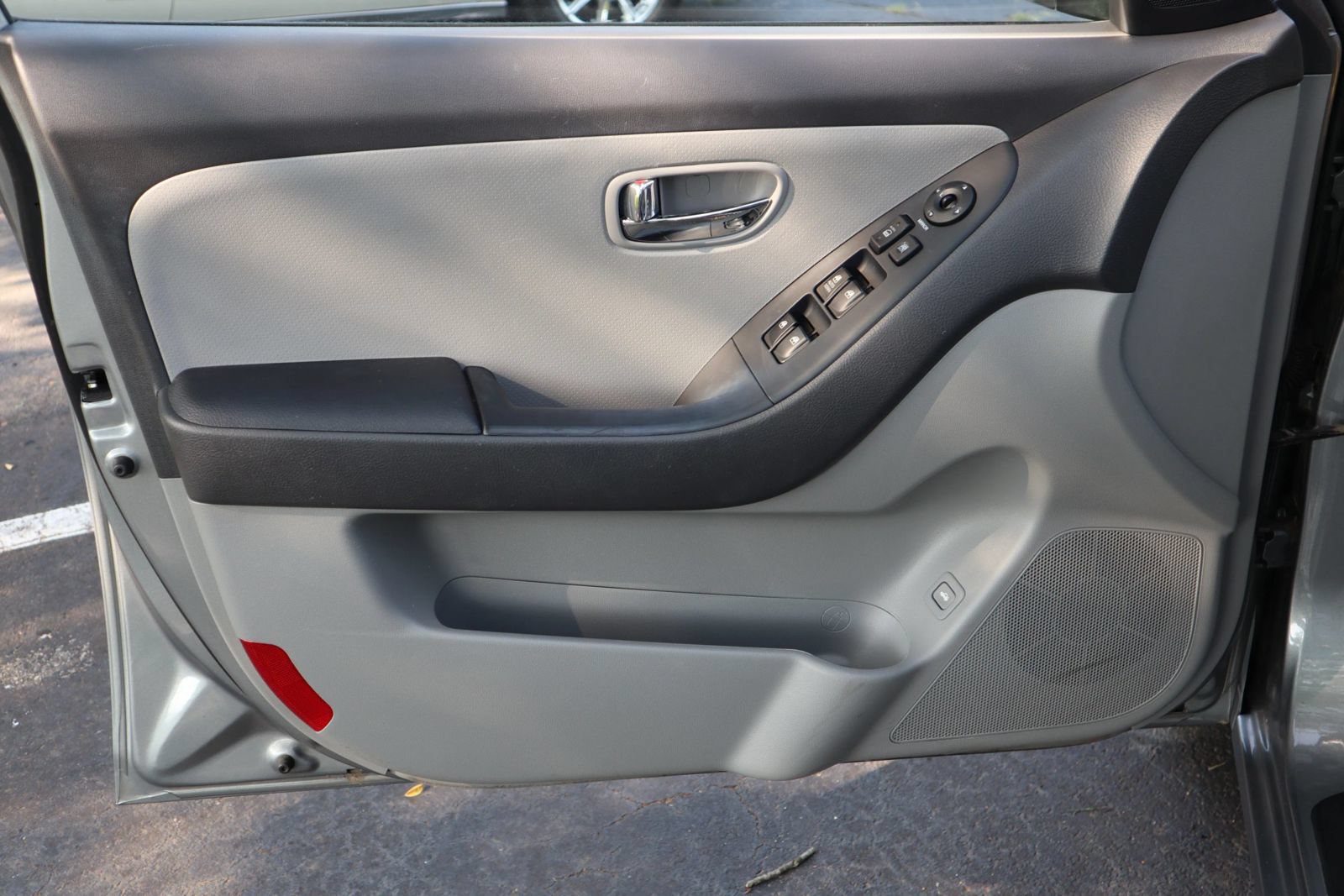 Used 2010 Hyundai Elantra GLS FWD image 6