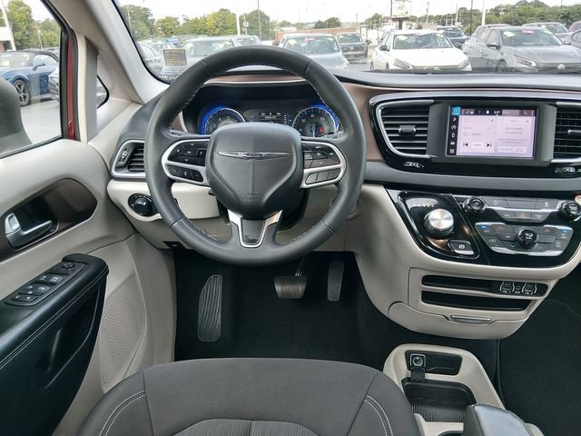 Used 2022 Chrysler Voyager LX FWD image 10