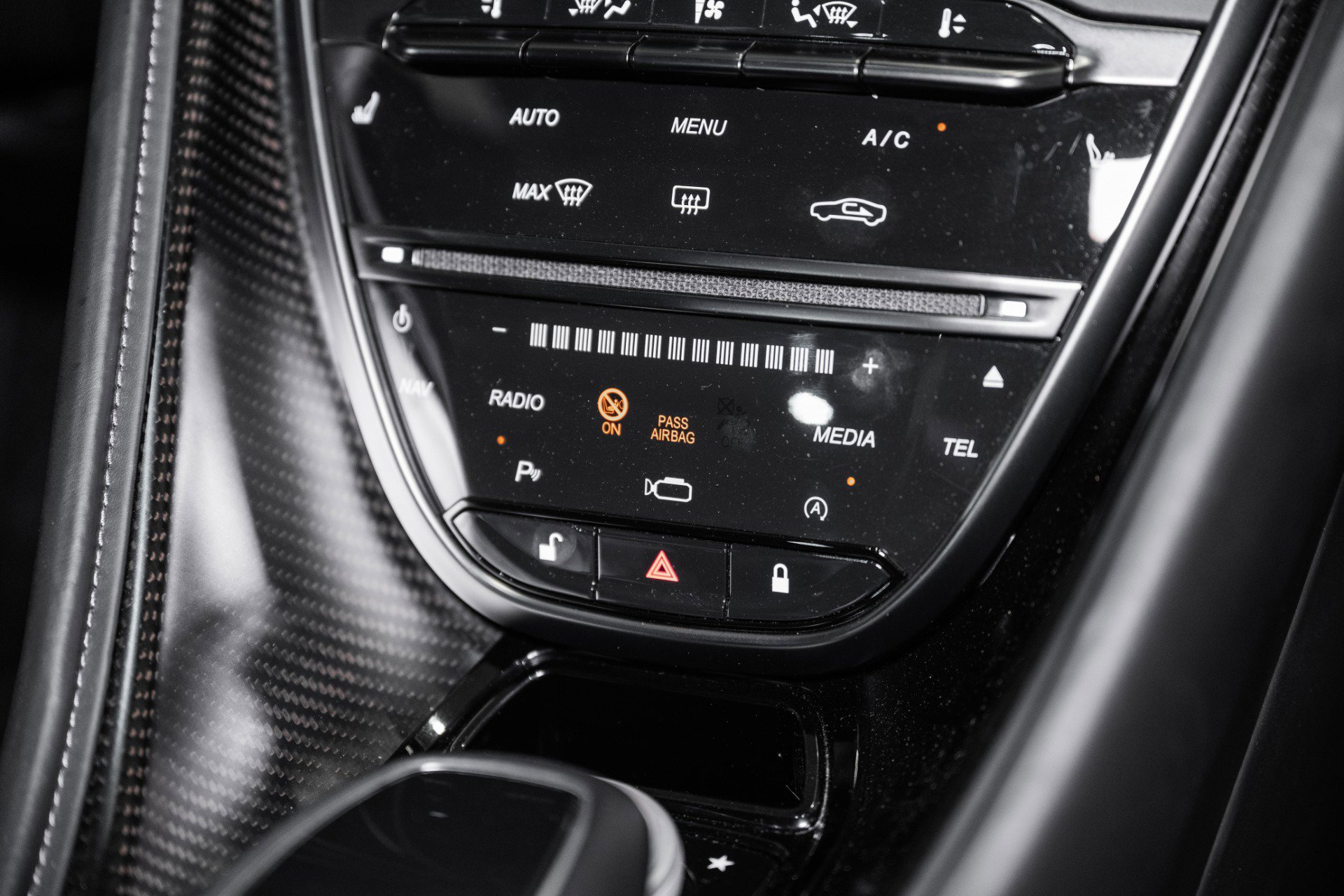 Used 2023 Aston Martin DBS Coupe RWD image 27