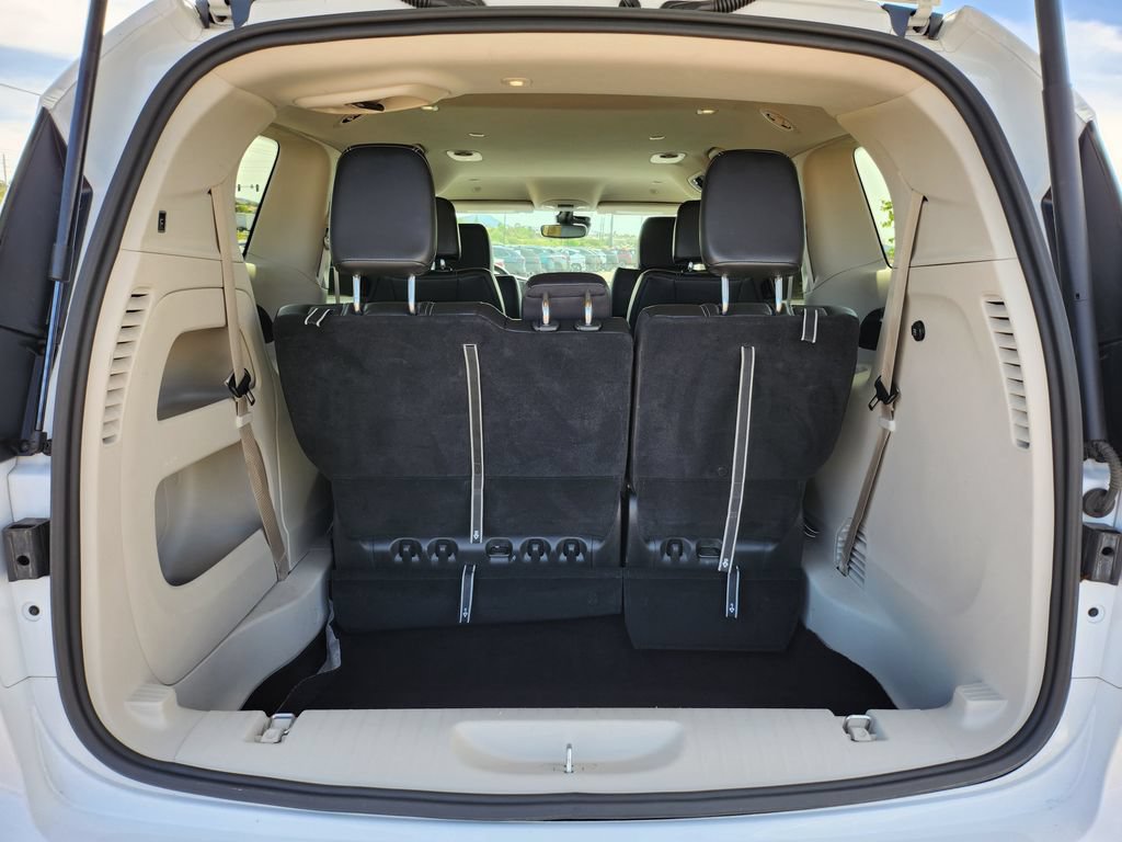 Used 2024 Chrysler Pacifica Touring-L FWD image 17