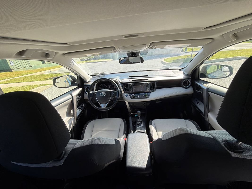 Used 2018 Toyota RAV4 XLE AWD/4WD image 15