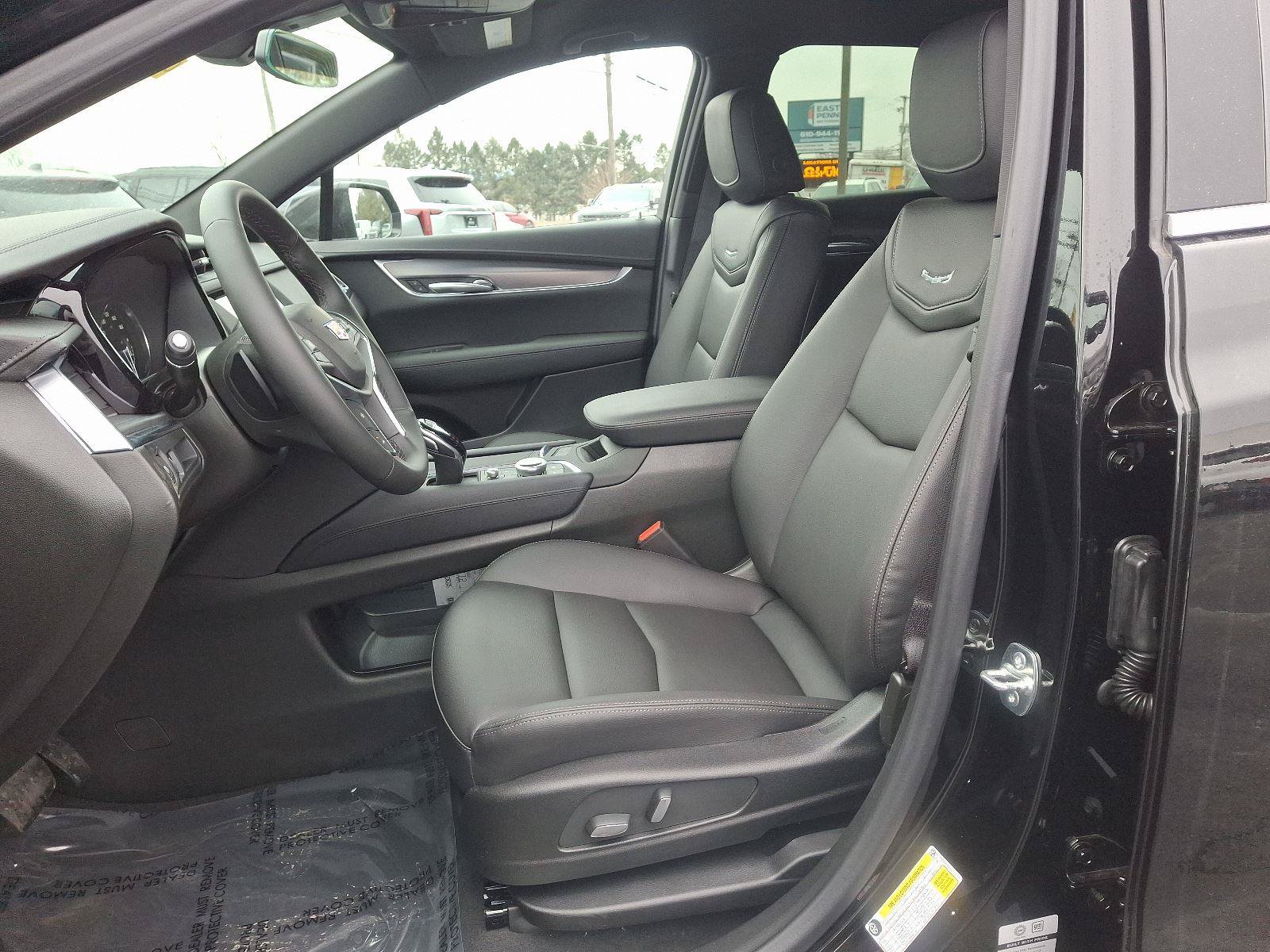 New 2025 Cadillac XT5 Luxury w/ LPO, Floor Liner Package AWD/4WD image 7