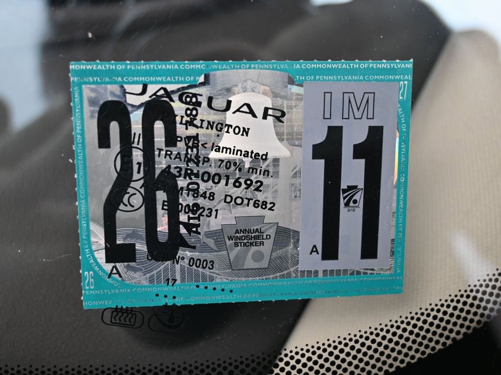 Used 2017 Jaguar XE Premium image 9