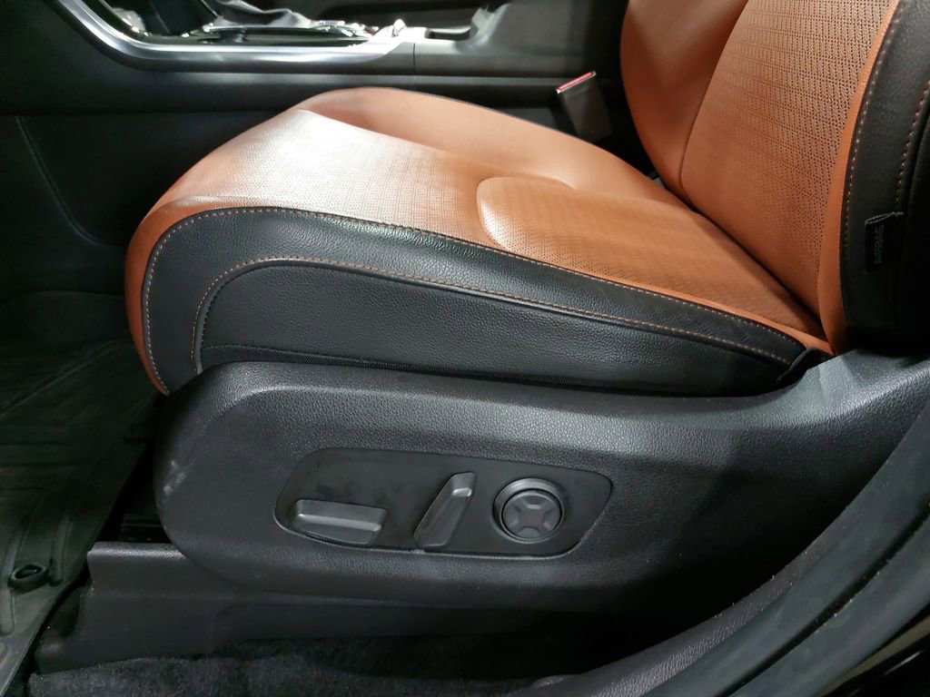 Used 2024 Kia Carnival SX Prestige image 31