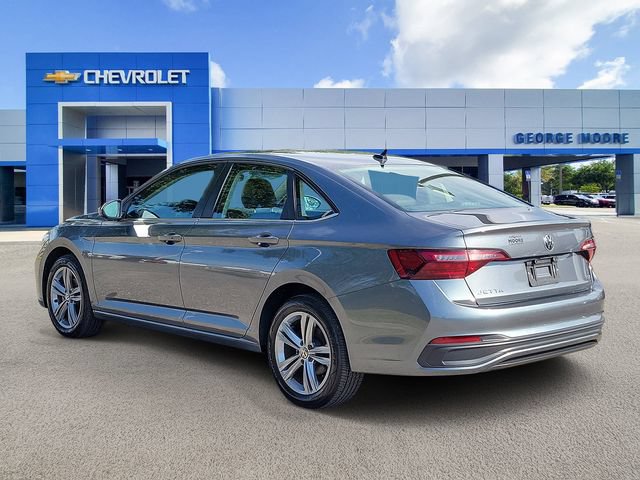 Used 2024 Volkswagen Jetta SE FWD image 3