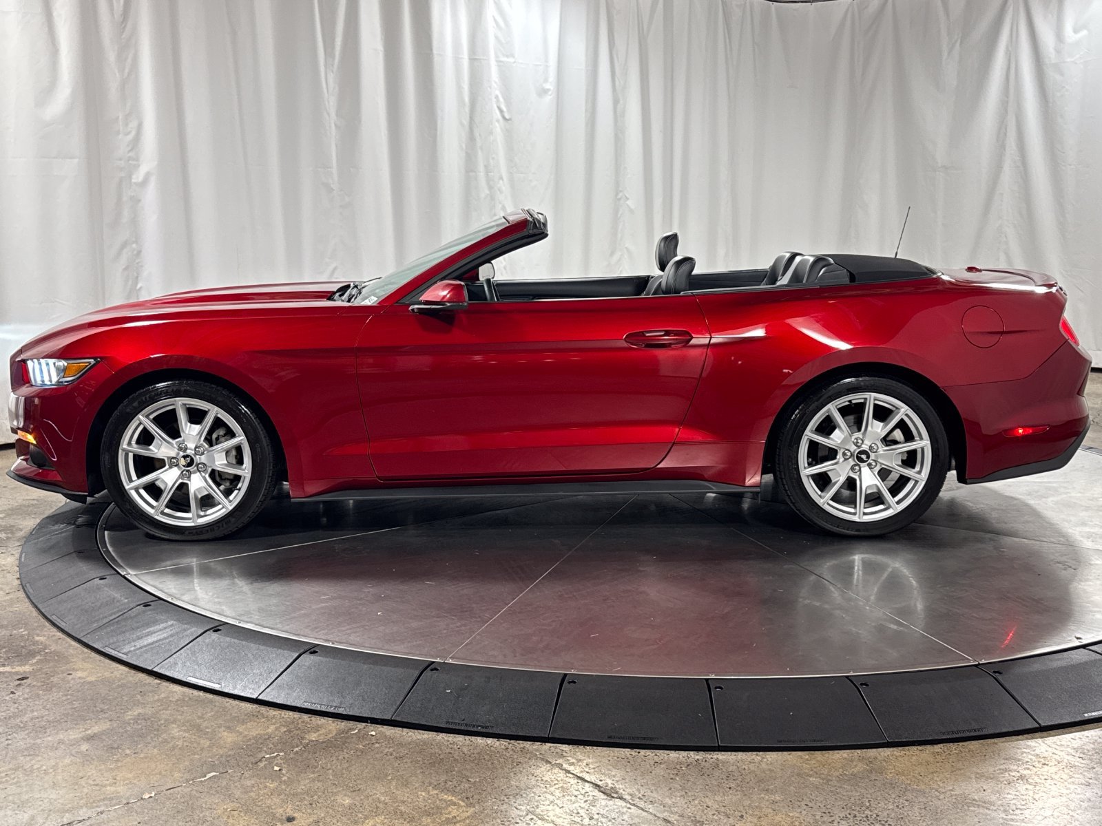 Used 2015 Ford Mustang Convertible RWD image 8