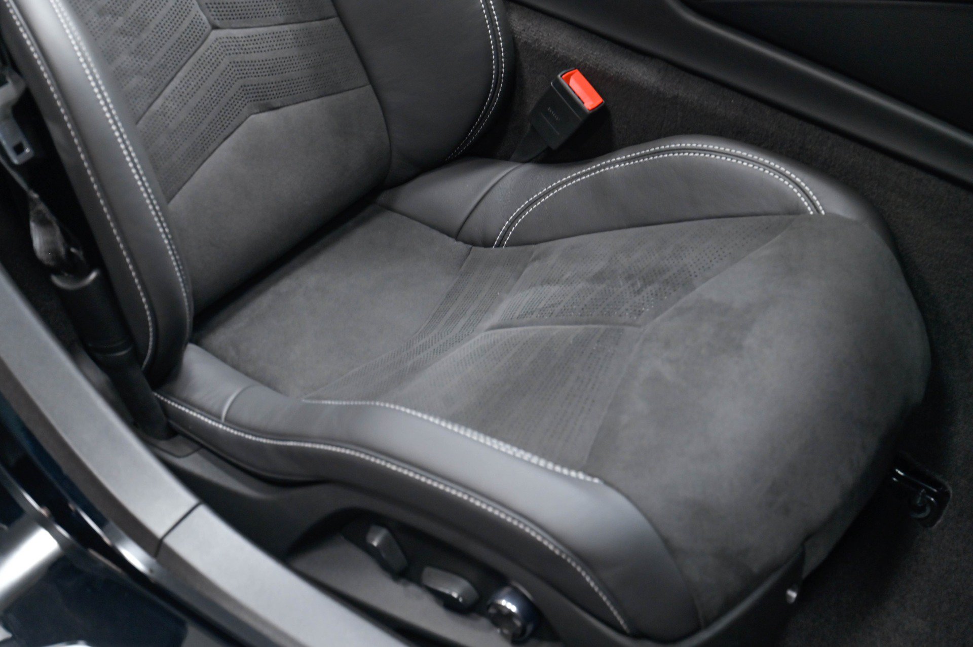 Used 2025 Chevrolet Corvette Z06 RWD image 38