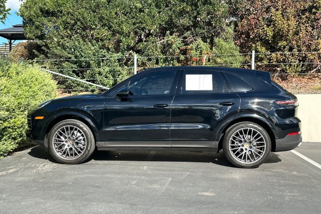 Used 2022 Porsche Cayenne AWD/4WD image 2