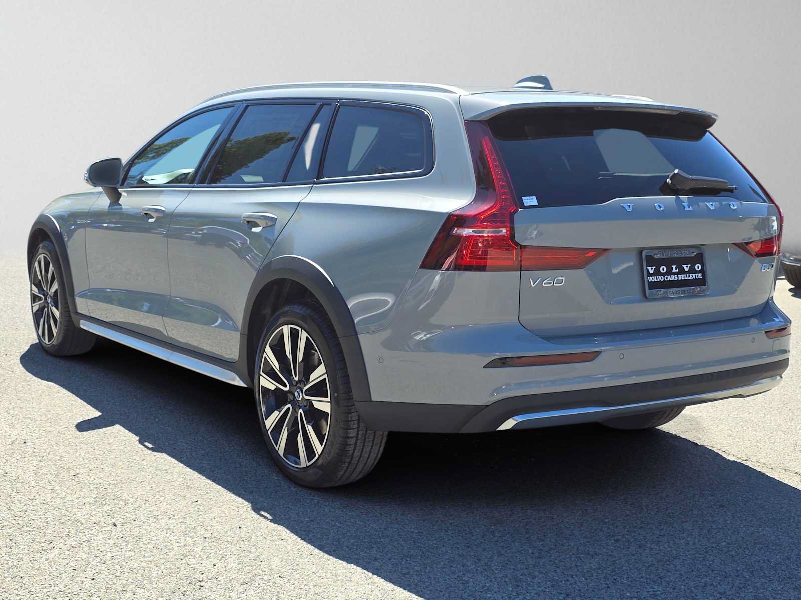 New 2026 Volvo V60 B5 Cross Country Ultra w/ Climate Package AWD/4WD image 5