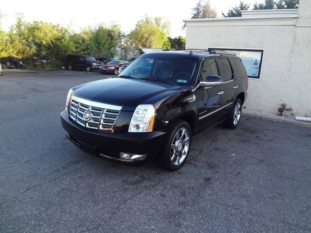 Used 2011 Cadillac Escalade Premium AWD/4WD image 3