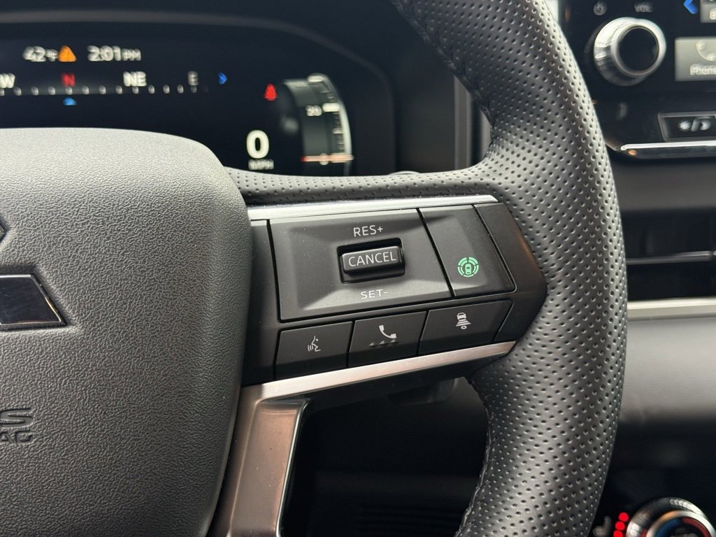 Used 2024 Mitsubishi Outlander SE image 16