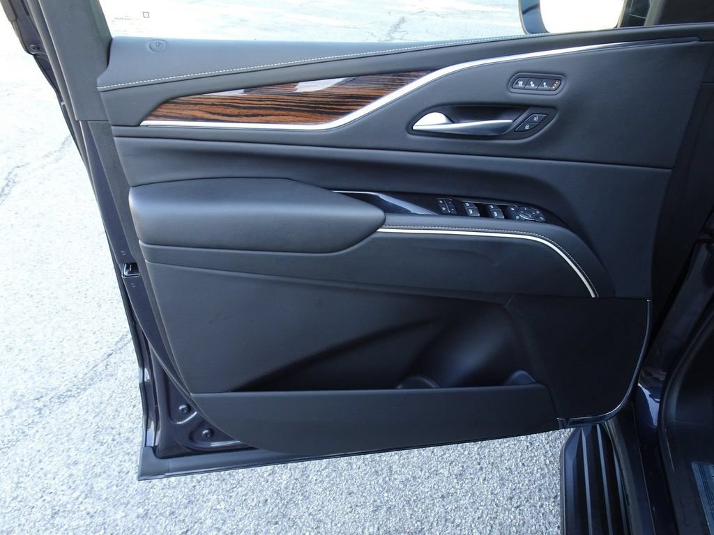 Certified 2023 Cadillac Escalade Premium Luxury w/ LPO, Floor Liner Package AWD/4WD image 13