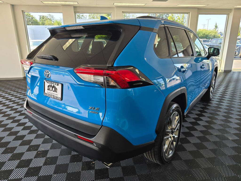 Used 2019 Toyota RAV4 XLE Premium AWD/4WD image 3