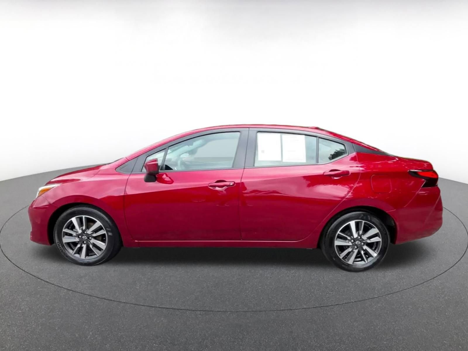 Used 2025 Nissan Versa SV FWD image 9