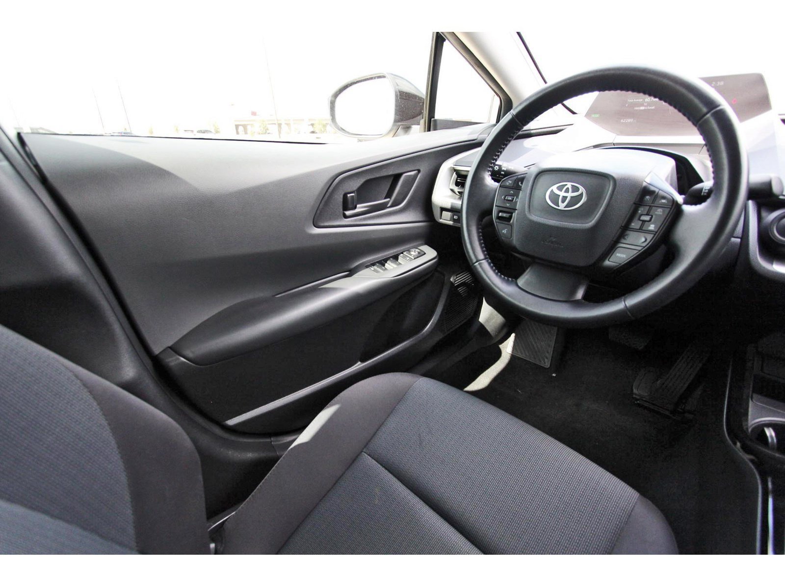 Used 2023 Toyota Prius LE FWD image 9