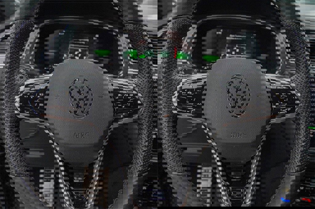 New 2024 Volkswagen Tiguan SE R-Line image 10