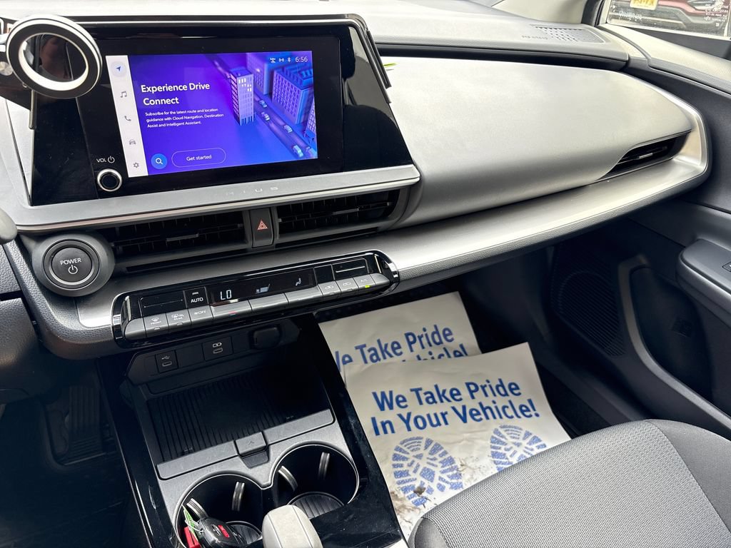 Used 2025 Toyota Prius LE FWD image 15