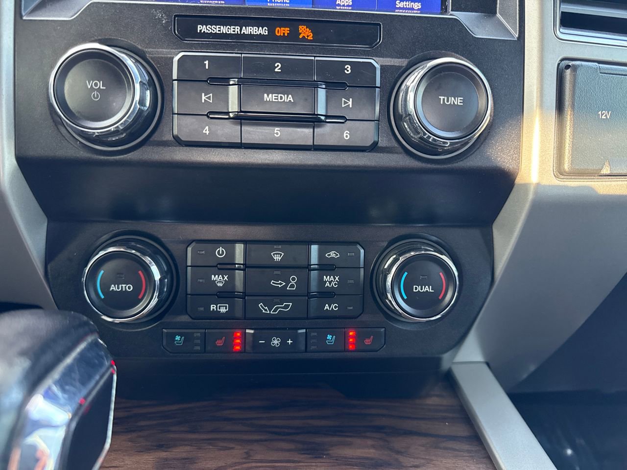 Used 2020 Ford F150 Lariat image 22