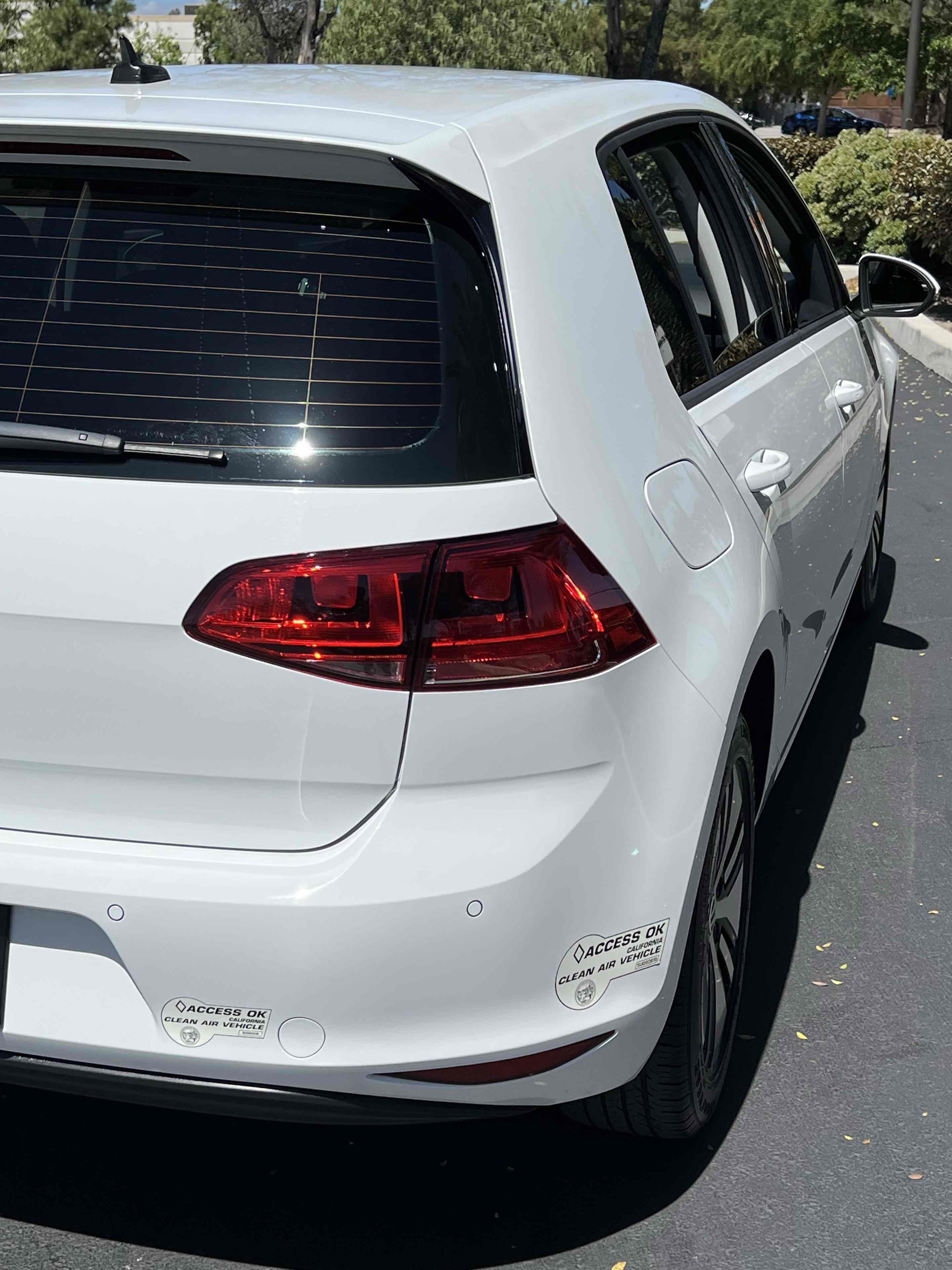 Used 2015 Volkswagen e-Golf SEL Premium FWD image 31