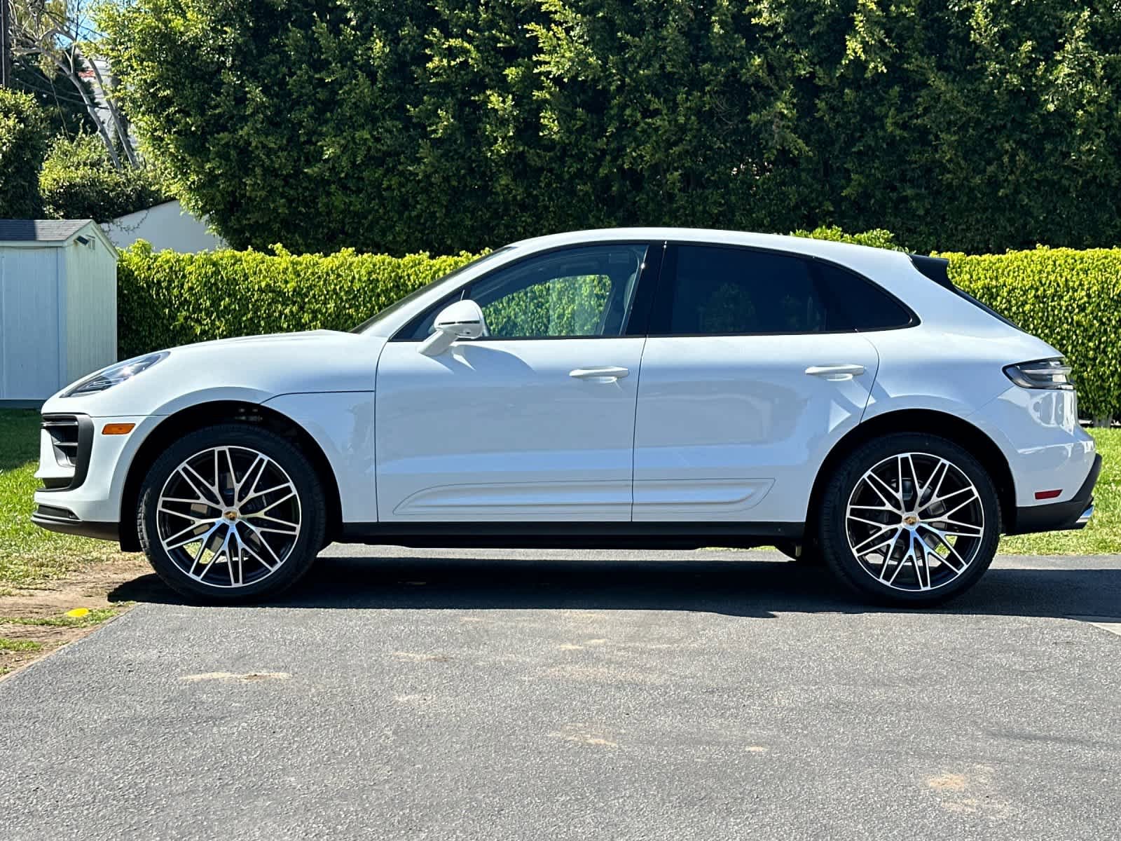 New 2026 Porsche Macan image 2